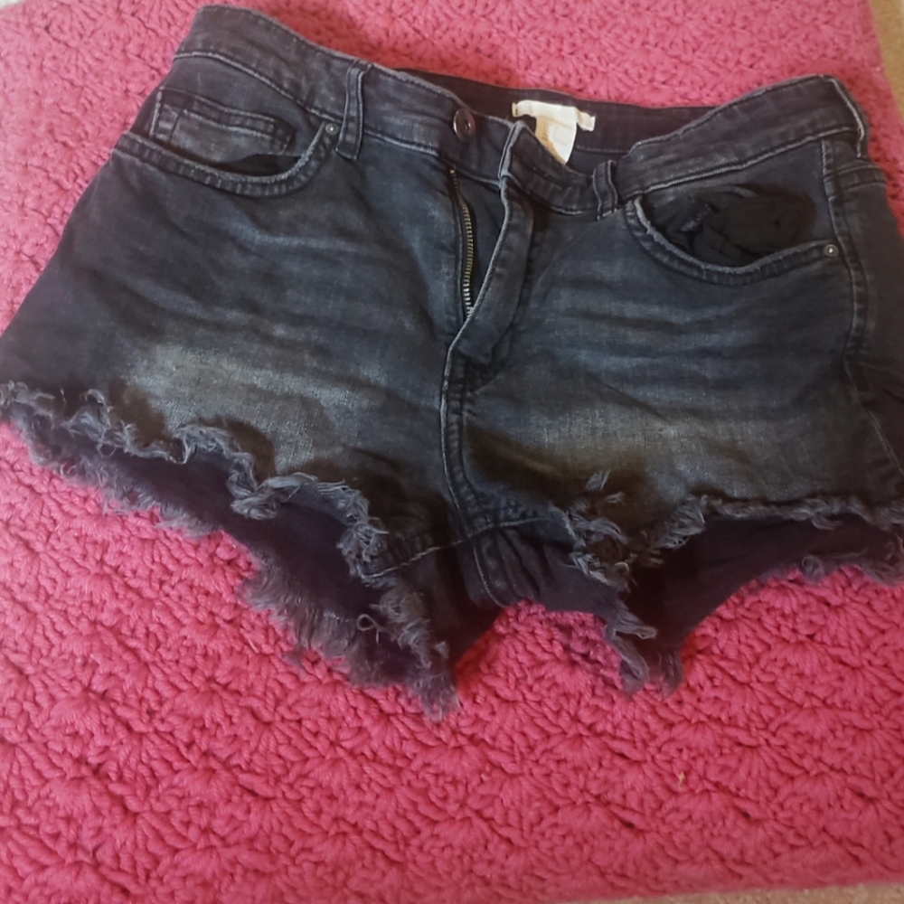 H&M black/gray mid-rise denim booty shorts